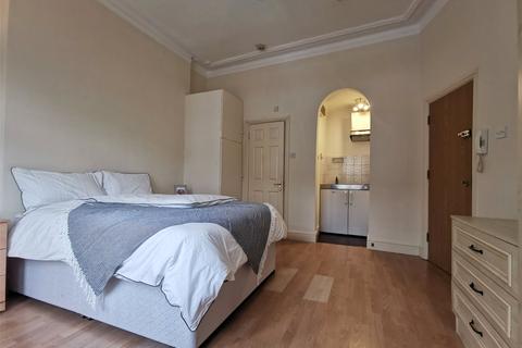 1 bedroom apartment to rent, Chichele Road, Cricklewood