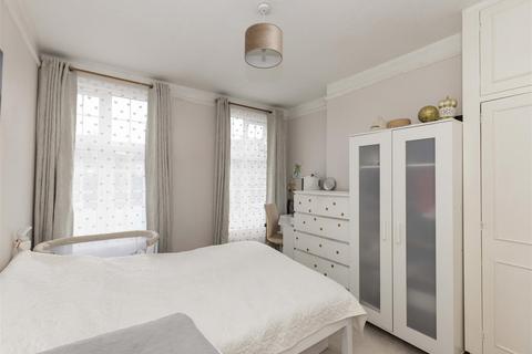 4 bedroom flat to rent, Colston Road, East Sheen, SW14