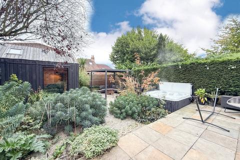 4 bedroom semi-detached house for sale, Church Road, Low Fell, NE9