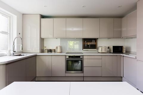undefined, Brompton Park Crescent