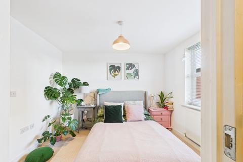 Flat - Hargate Way, Hampton Hargate, PE7