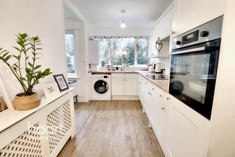 2 bedroom flat for sale, Cameron Close, Brentwood
