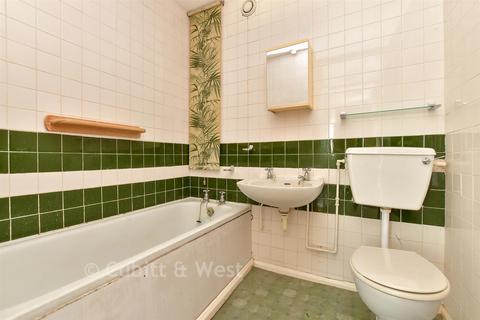 1 bedroom flat for sale, Porchester Mead, Beckenham, Kent