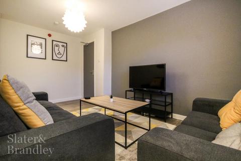 6 bedroom terraced house to rent, *STUDENT HOUSE *£118PPPW EXCLUSIVE OF BILLS * Denison Court, Radford, Nottingham, NG7 3PH