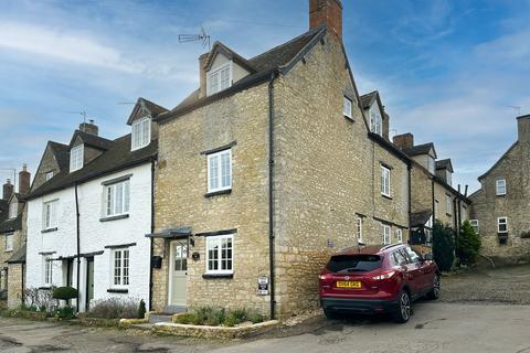 3 bedroom end of terrace house to rent, Manor Road, Woodstock, OX20