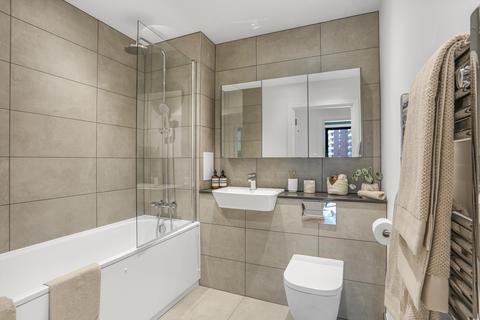 2 bedroom flat to rent, Capital Interchange Way, Brentford, TW8.