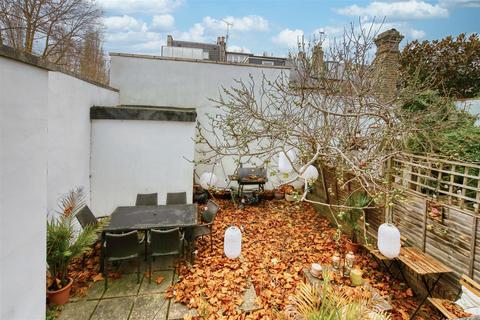3 bedroom flat to rent, Auckland Road, London