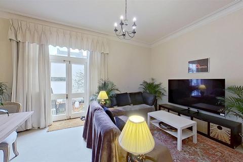 3 bedroom flat to rent, Auckland Road, London