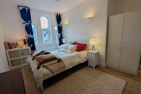 undefined, Ealing W5