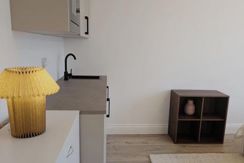 undefined, Ealing W5