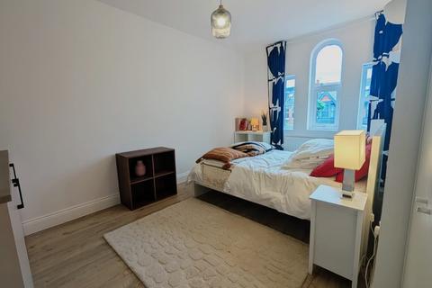 undefined, Ealing W5