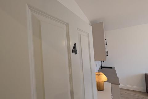 undefined, Ealing W5