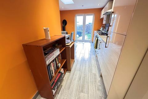 undefined, Chaul End Road, Luton LU1