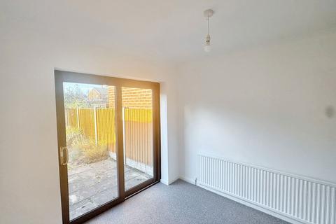 3 bedroom semi-detached house for sale, Lakeside Close, Widnes
