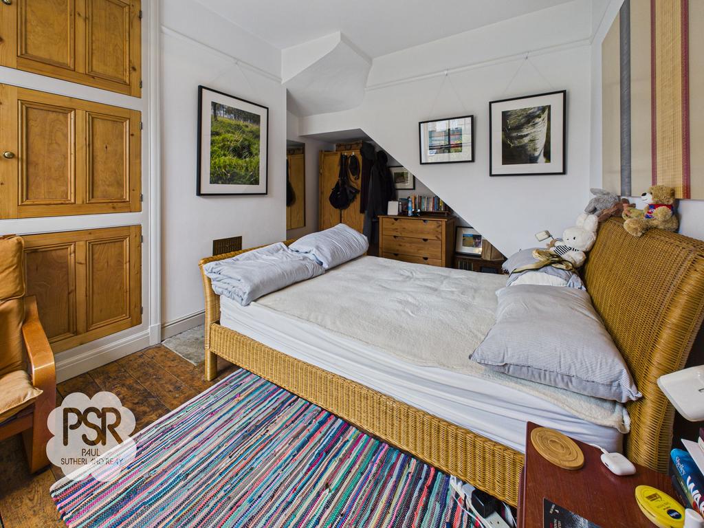 Bedroom double bed