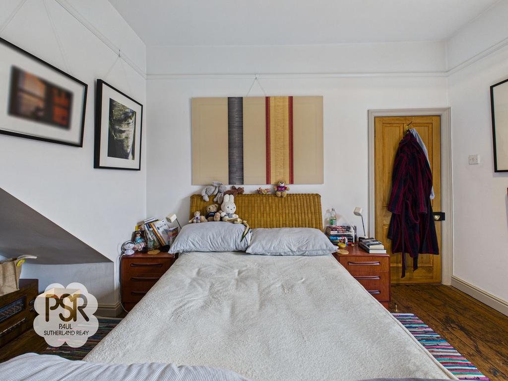 Bedroom double bed