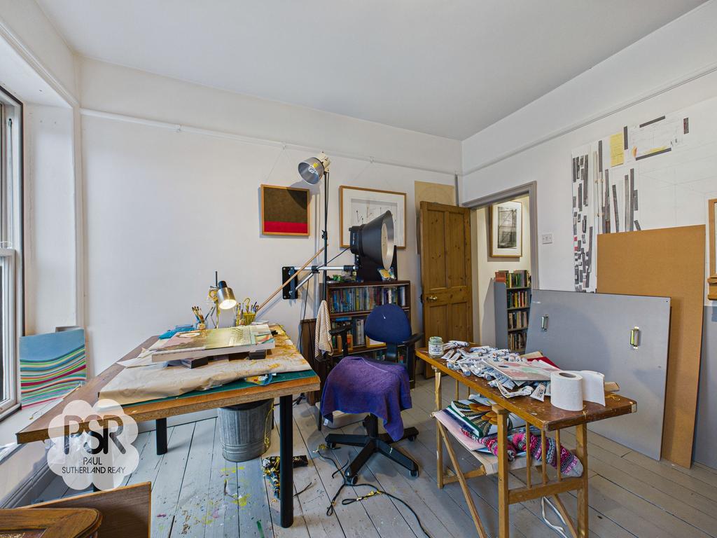 Studio/ Bedroom