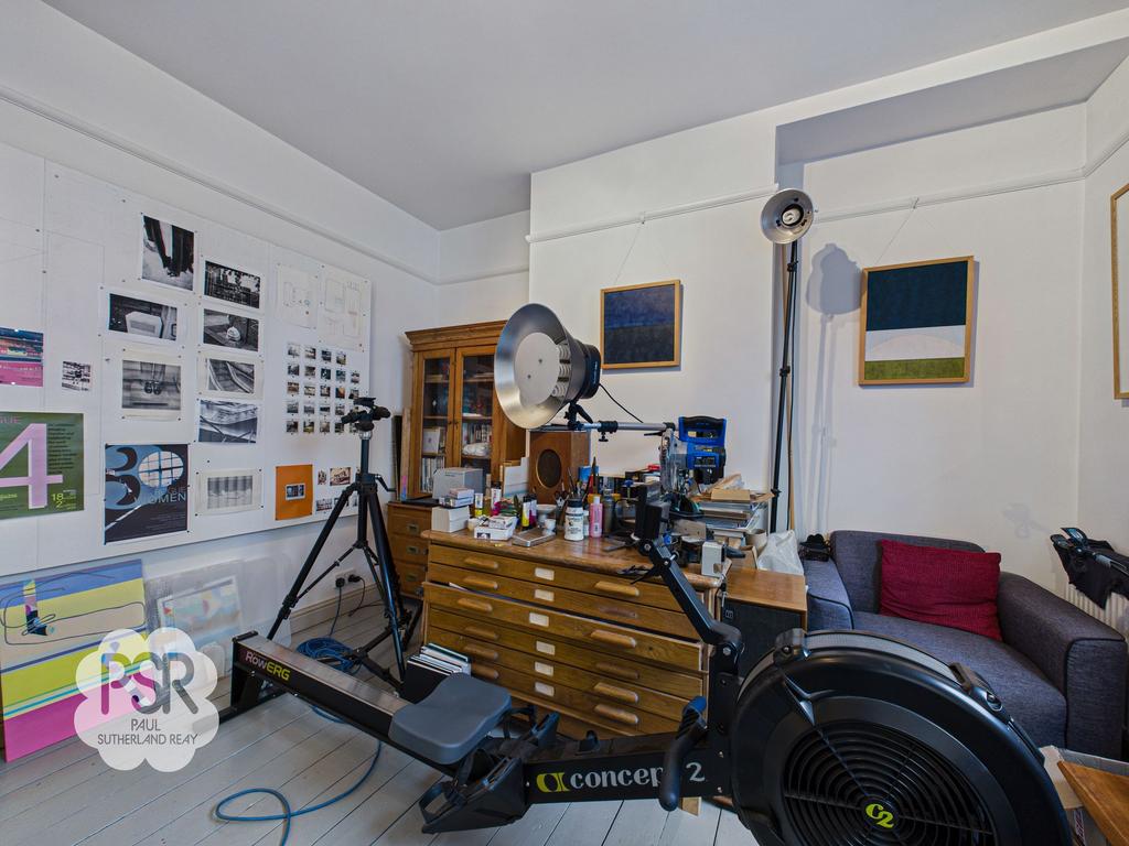 Studio/ Bedroom