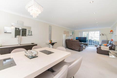 4 bedroom link detached house for sale, Cavendish Crescent, Elstree