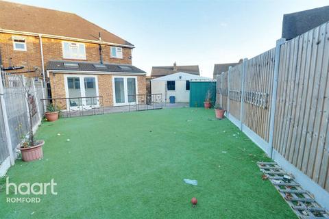 undefined, New Zealand Way, RAINHAM