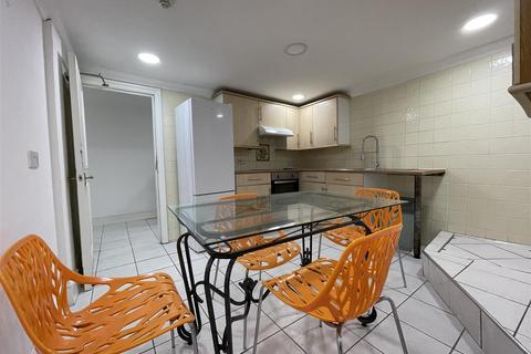 3 bedroom apartment to rent, Richmond Road, Cardiff