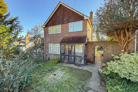 3 bedroom detached house to rent, South Road, Chorleywood