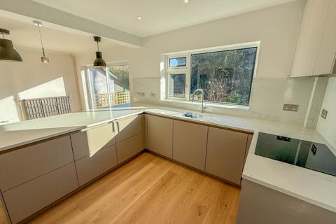 3 bedroom detached house to rent, South Road, Chorleywood