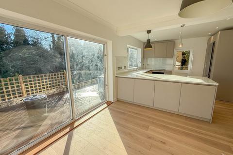 3 bedroom detached house to rent, South Road, Chorleywood