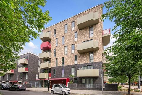 2 bedroom flat to rent, Trafalgar Gardens, London E1