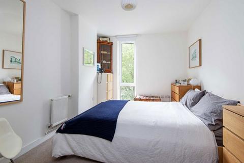 2 bedroom flat to rent, Trafalgar Gardens, London E1