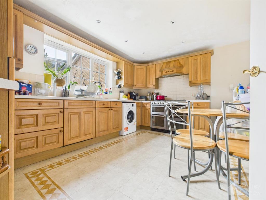 CAM02365 G0-PR0386-STILL007.jpg