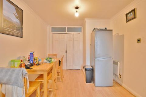 3 bedroom terraced house for sale, Summerlea, Slough