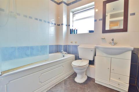 3 bedroom terraced house for sale, Summerlea, Slough
