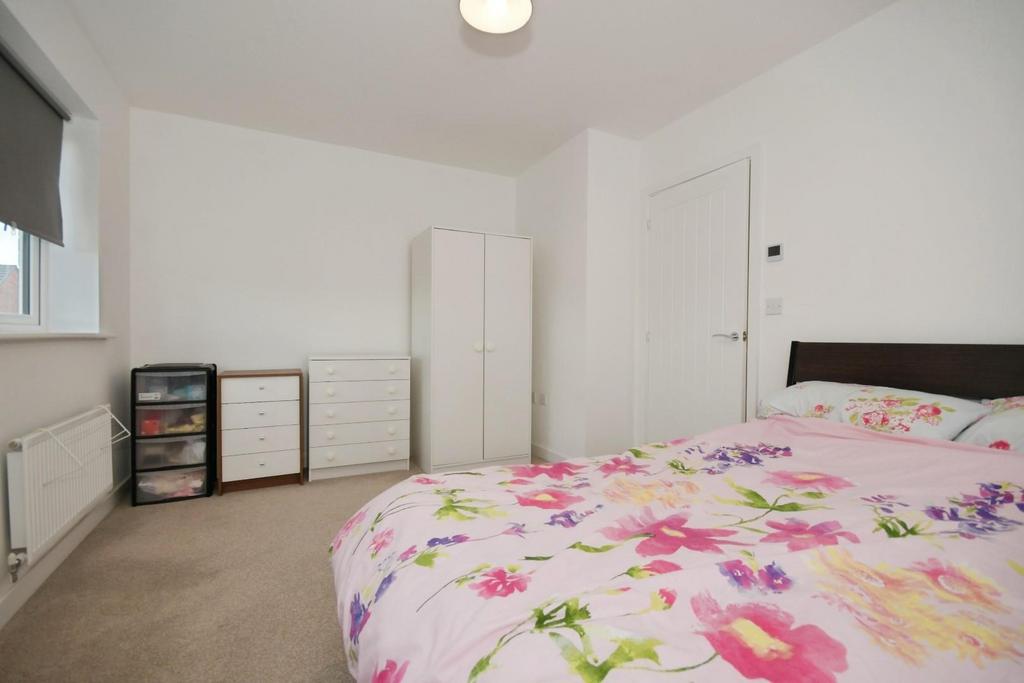 BEDROOM 1 03.jpg