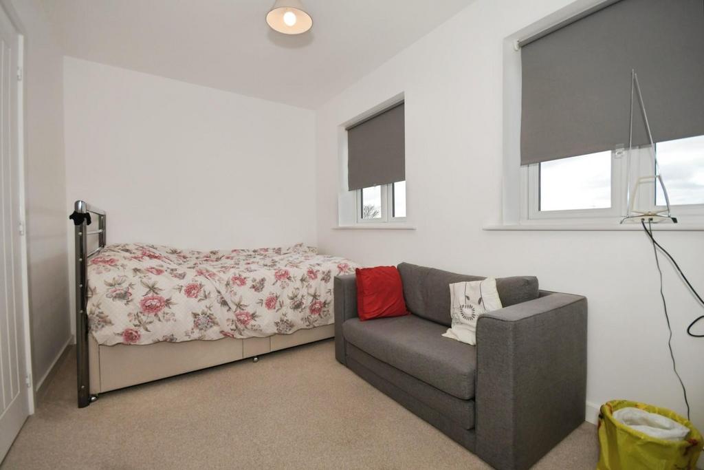 BEDROOM 2 02.jpg