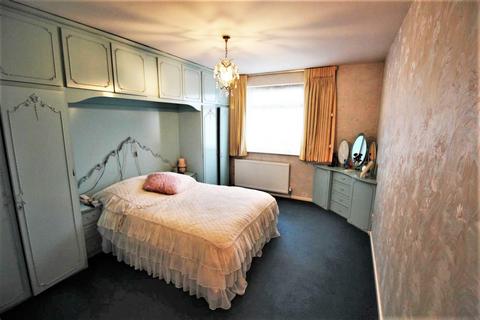 3 bedroom flat for sale, Hereford House, Stratton Close, Edgware, Greater London, HA8