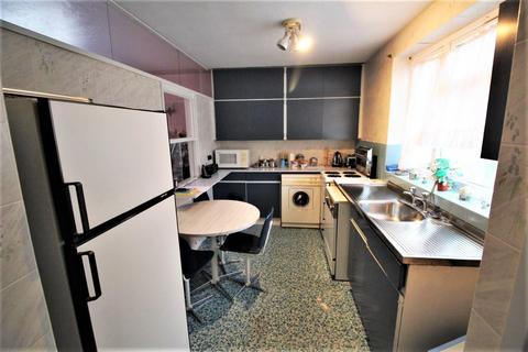 3 bedroom flat for sale, Hereford House, Stratton Close, Edgware, Greater London, HA8