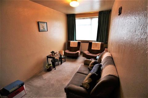 3 bedroom flat for sale, Hereford House, Stratton Close, Edgware, Greater London, HA8