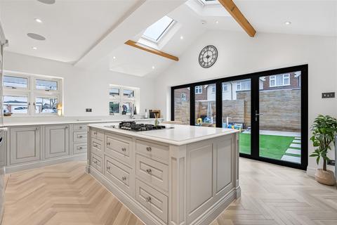 4 bedroom detached house for sale, Faversham Avenue, North Chingford