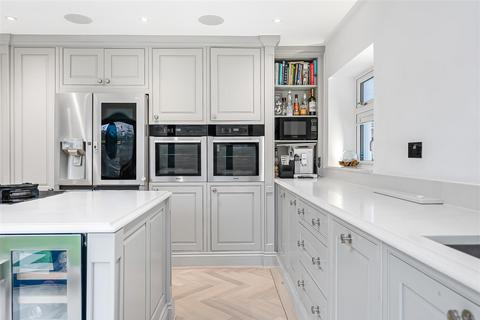 4 bedroom detached house for sale, Faversham Avenue, North Chingford
