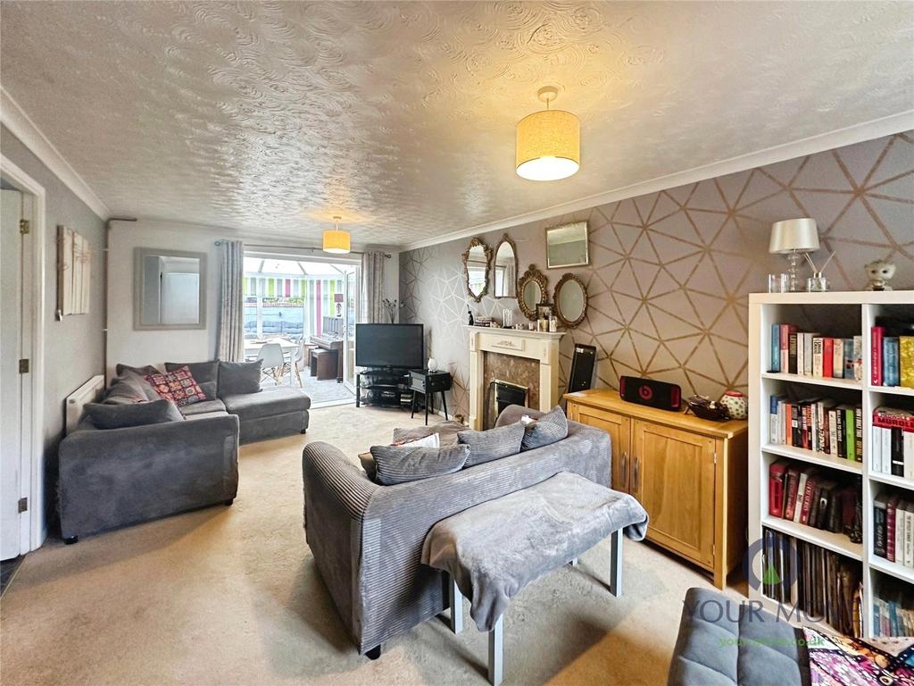 Lounge/Dining Room