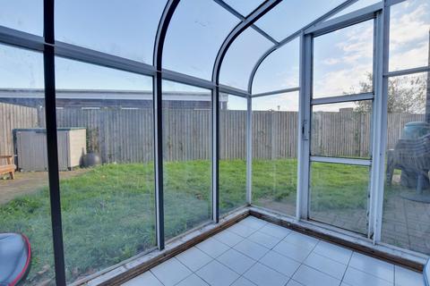 2 bedroom end of terrace house for sale, Dunlin Close, Heybridge