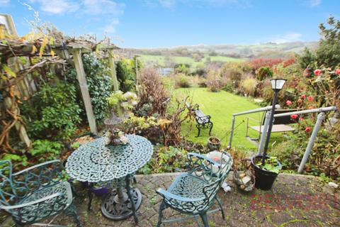 3 bedroom semi-detached house for sale, Ashwood Gardens, Gildersome, LS27
