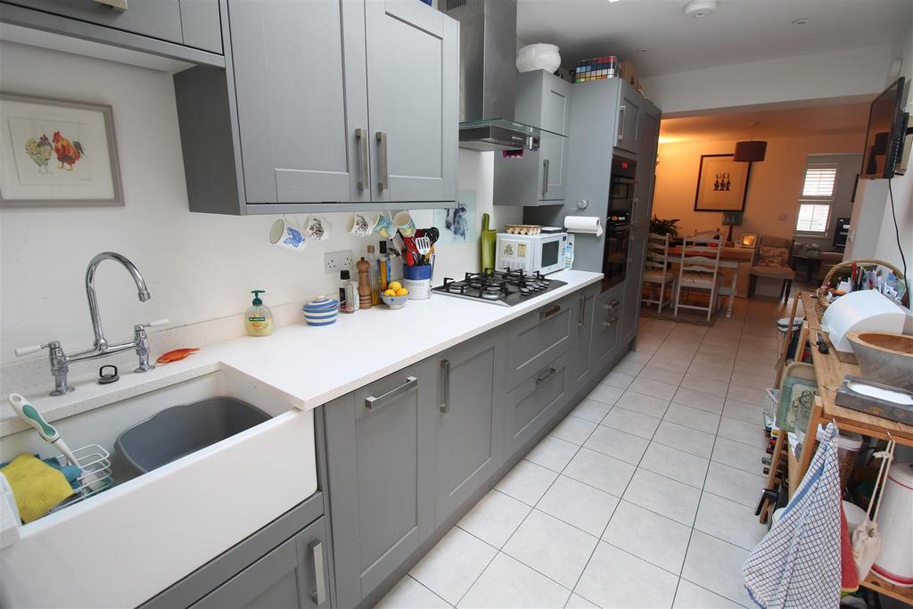 Kitchen3.JPG