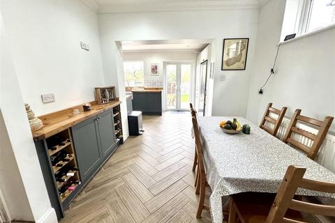 undefined, Holmsdale Grove, Bexleyheath DA7