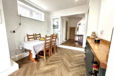 undefined, Holmsdale Grove, Bexleyheath DA7