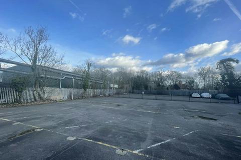 Industrial unit to rent, Tolpits Ln Watford WD18 9QP