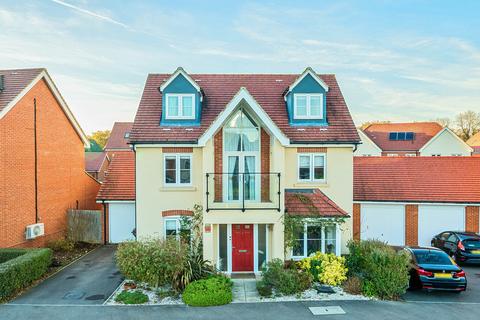 Hawthorn Crescent, Reading RG5