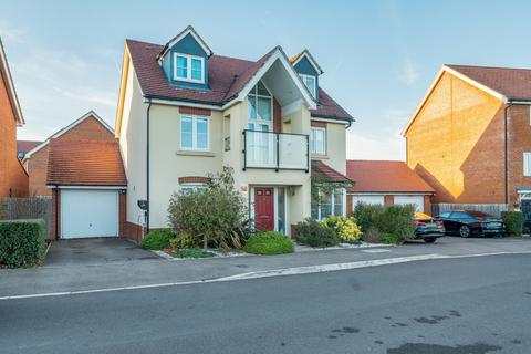 Hawthorn Crescent, Reading RG5