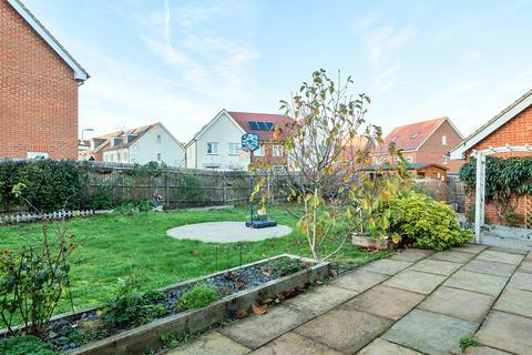 undefined, Hawthorn Crescent, Reading RG5